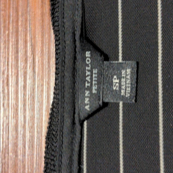 Ann Taylor Black and White Top size SP - Picture 2 of 5